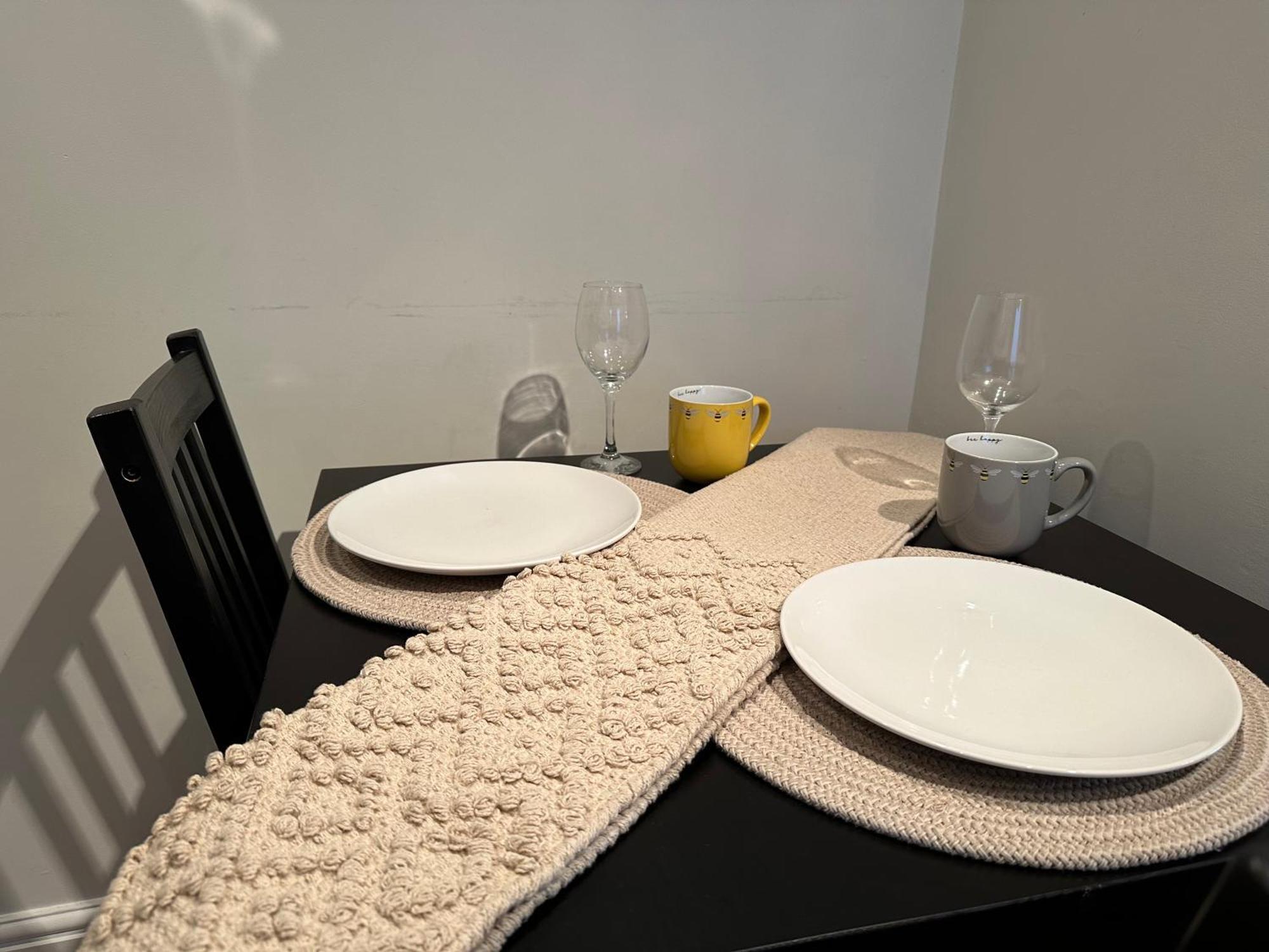 The Cosy Cottage Retreat! Perfect For Contractors, Relocators, Getaway Llantrisant  Exteriör bild
