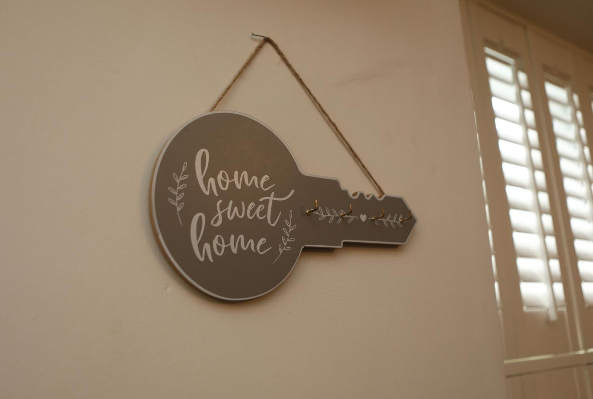 The Cosy Cottage Retreat! Perfect For Contractors, Relocators, Getaway Llantrisant  Exteriör bild